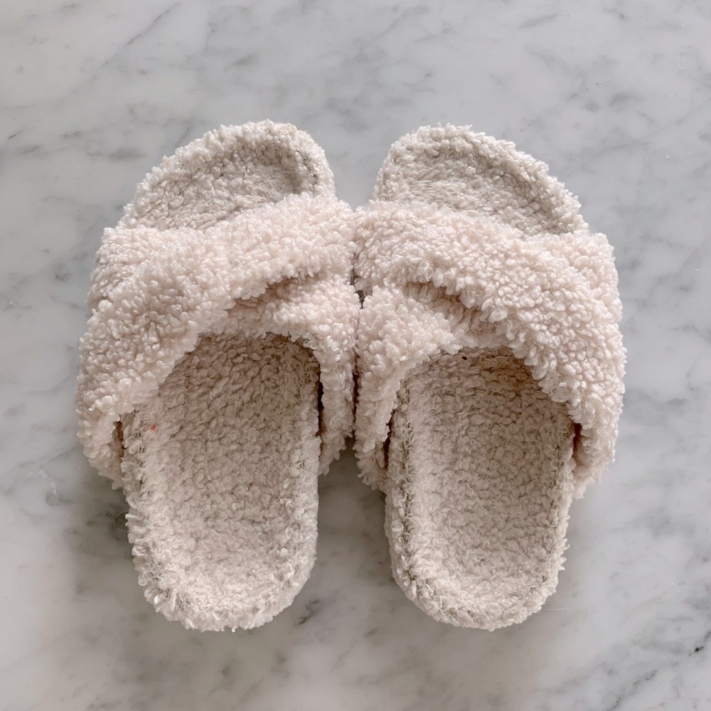 Kids cream shearling criss cross slides size 12.5